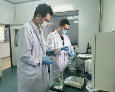 市场监管事务服务中心严格把控水产品质量安全，强化检验检测服务